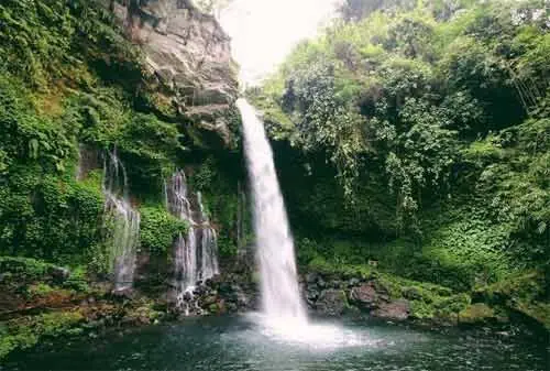 Curug Tilu Leuwi Opat. Sumber: finasialku.com