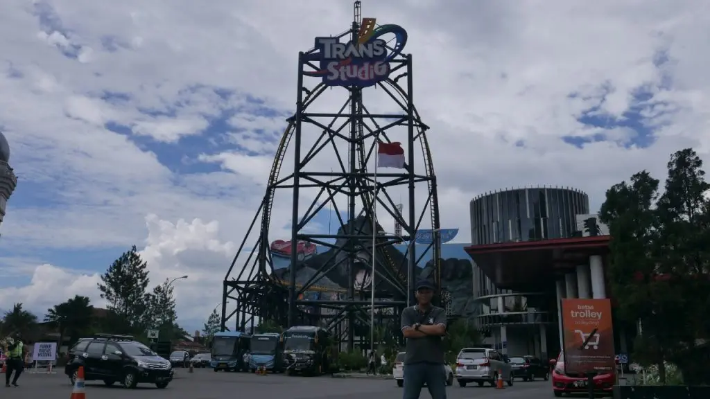 Mejeng di depan Trans Studio Bandung - Blogger Day 2019